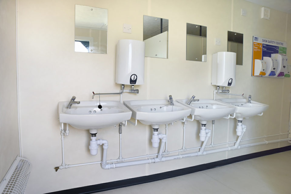 4+1 Stahl-Toilettenkabine, 20 Fuß x 9 Fuß