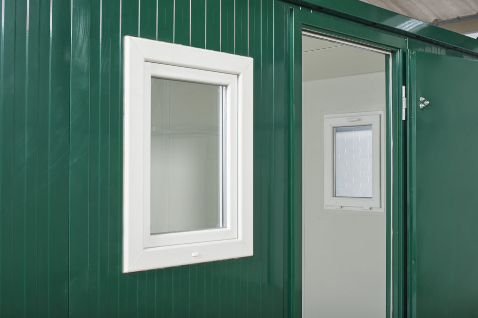 3,3 m x 2,3 m großes Büro im Flachbau – Bild 3