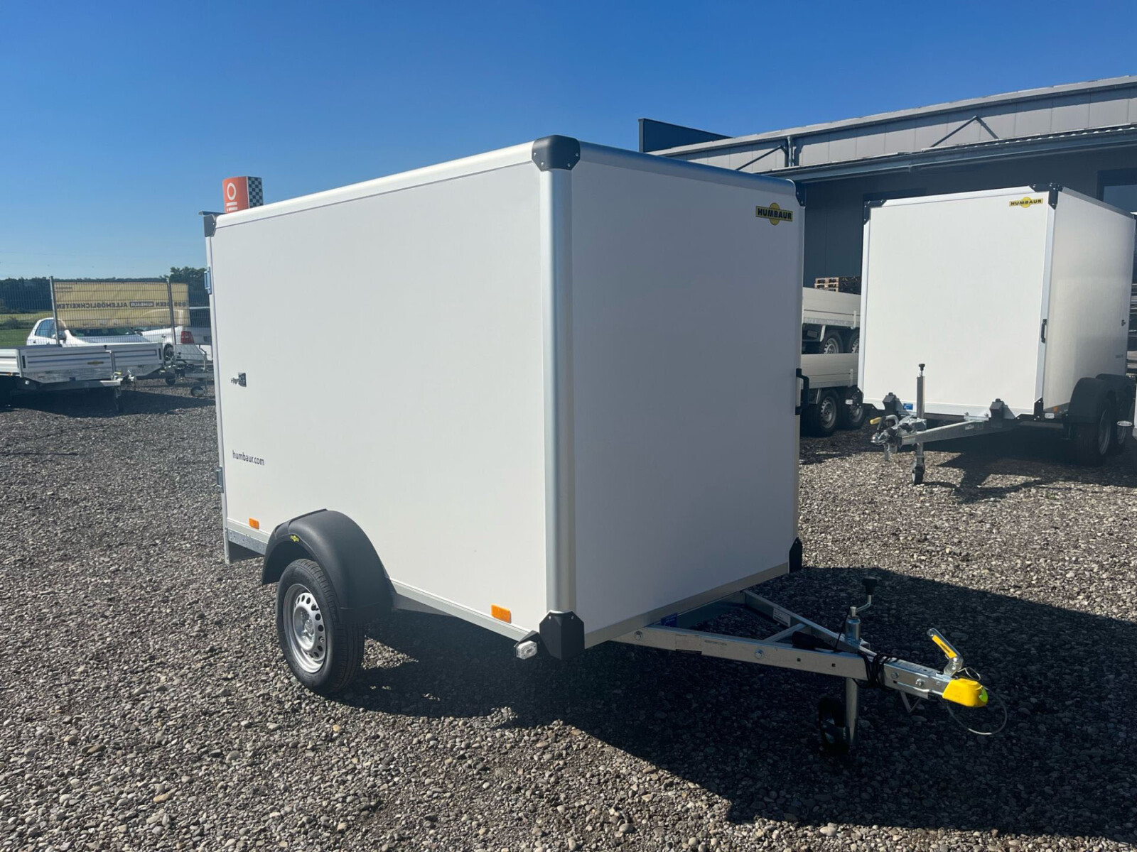 Humbaur HK 752513-15P PKW-Anhänger – Kofferanhänger mit Flügeltür und Ladefläche