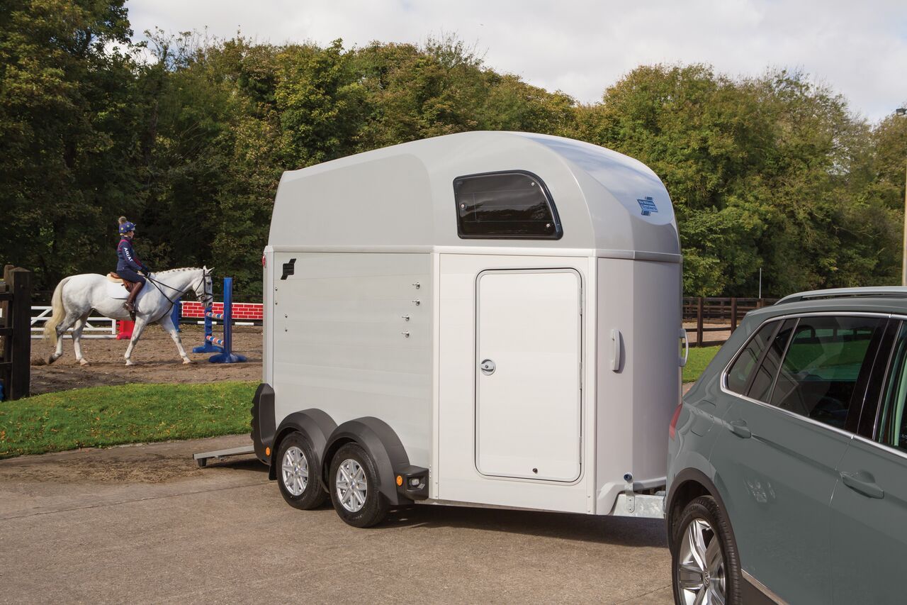 Ifor Williams Pferdeanhänger HBE 506 – 2 Plätze – Neu