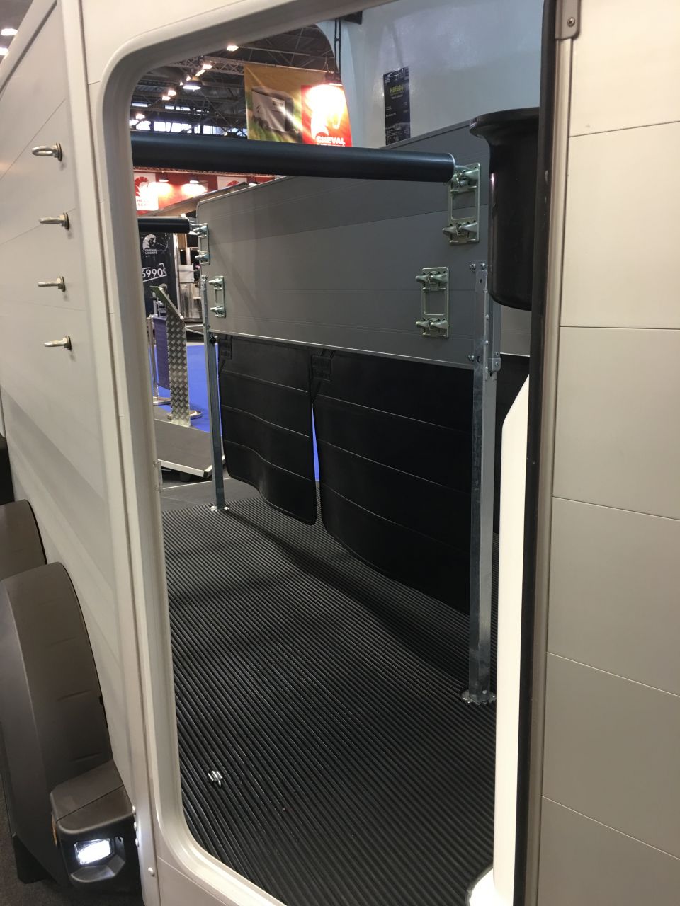 Ifor Williams Pferdeanhänger HBE 506 – 2 Plätze – Neu – Bild 5