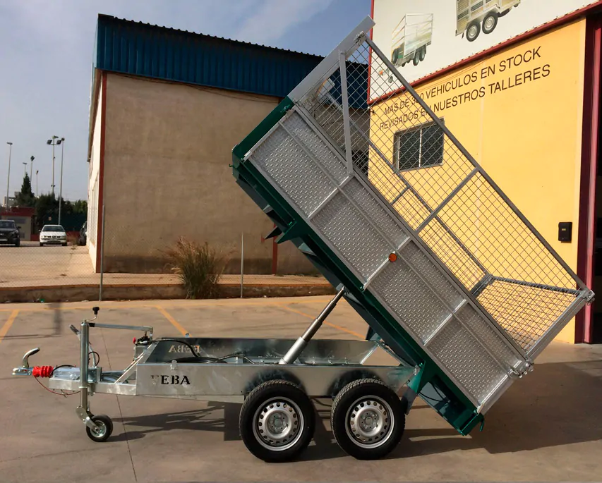 Hydraulischer Kippanhänger – Aufbau mit Seitengittern